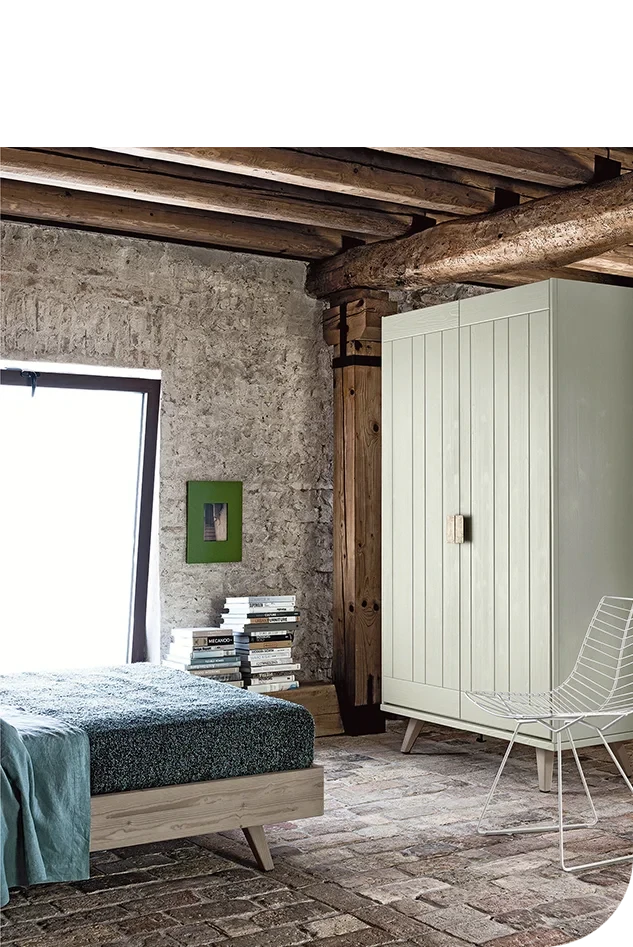 armadio-su-piedini-in-legno